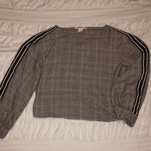 Black and White long sleeve crop top